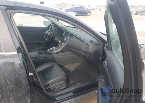 2020 Honda Insight Touring z USA, uszkodzony, nr VIN 19XZE4F99LE006798